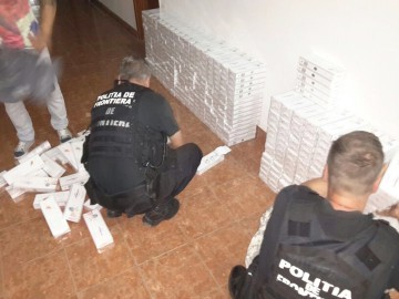 Sute de pachete cu ţigarete descoperite pe o navă în Portul Sulina